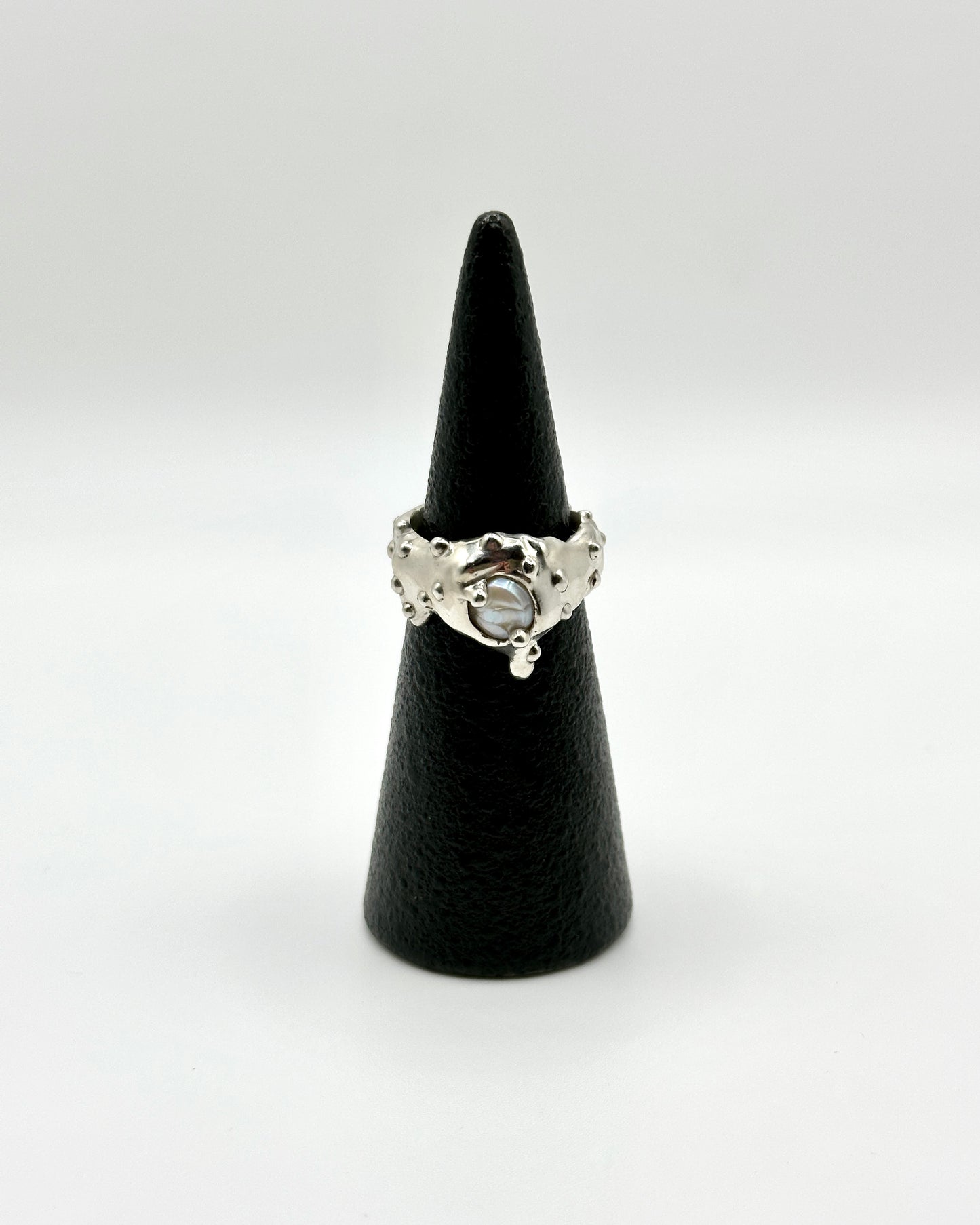 Dotted Drip Pearl Ring